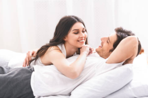 Cara Memikat Wanita Tanpa Bicara: Rahasia Aura Menawan Hati