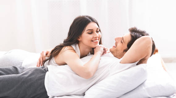 Cara Memikat Wanita Tanpa Bicara: Rahasia Aura Menawan Hati