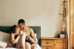 Cara Memakai Minyak Pelet yang Benar Agar Makin Lengket