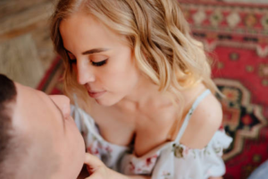 Minyak Raja Birahi: Mengembalikan Keintiman dan Gairah