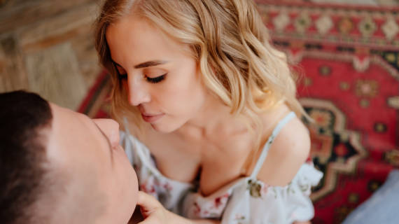 Minyak Raja Birahi: Mengembalikan Keintiman dan Gairah