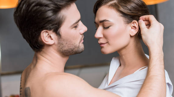 Cara Meluluhkan Hati Wanita yang Cuek Lewat Chat